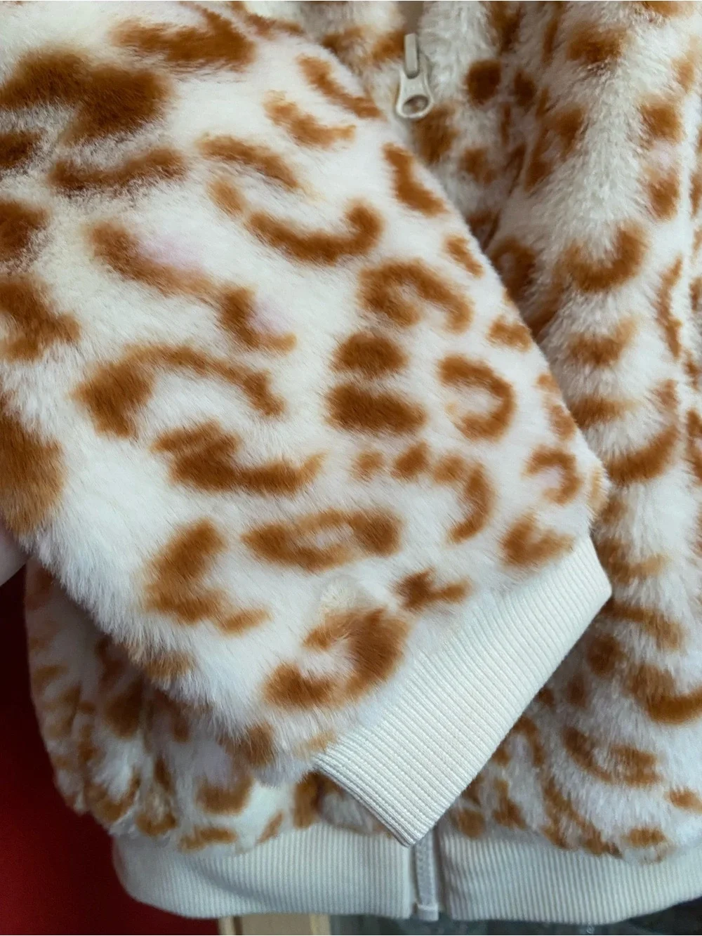 Amazon Essentials Girls' Faux Fur Leopard Print Jacket - White & Brown